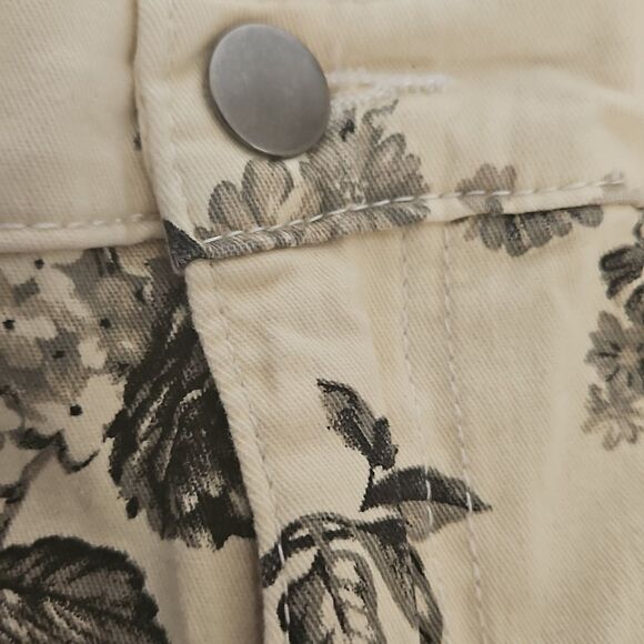 Floral Print Women's Jeans - Picture 6 of 16